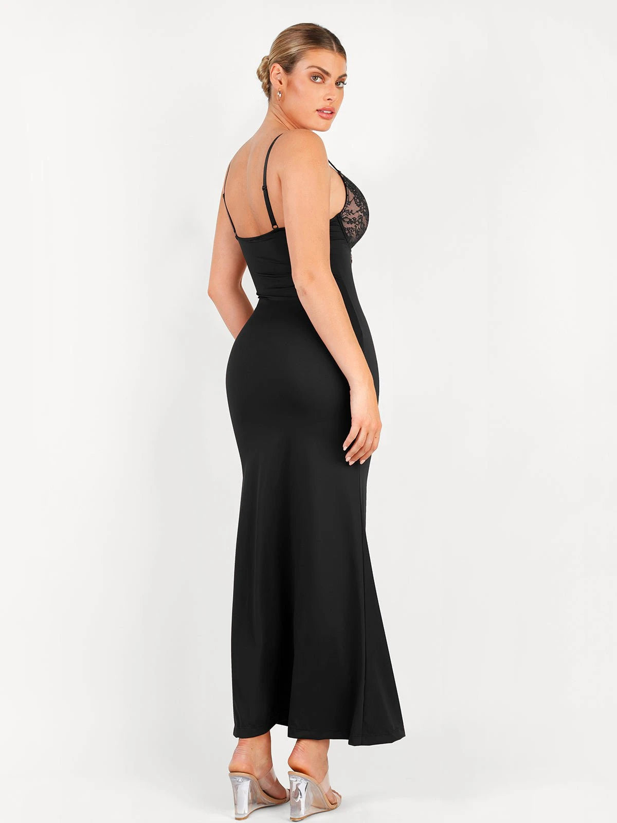 Robe Gainante Sculptante à Dentelle Col V