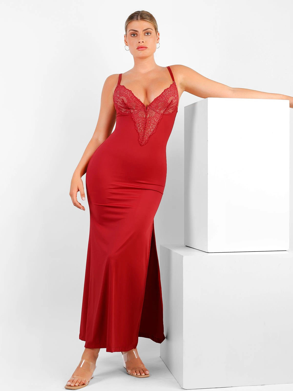 Robe Gainante Sculptante à Dentelle Col V